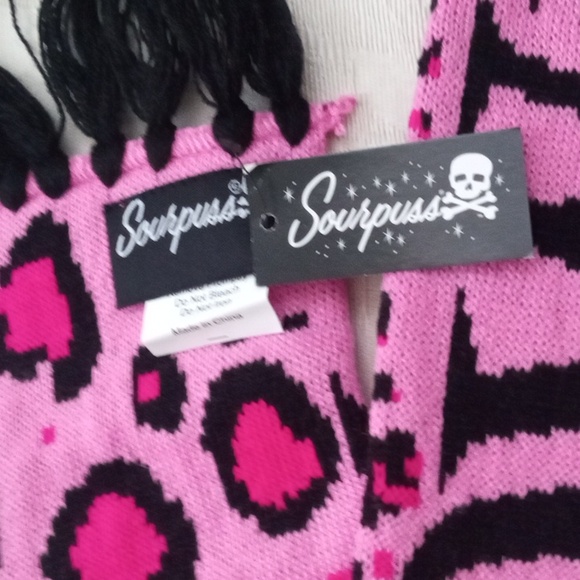 Sourpuss 3 pc  Pink Leopard Beanie Hat & Gloves w  Matching Scarf Knit  New - Picture 11 of 13